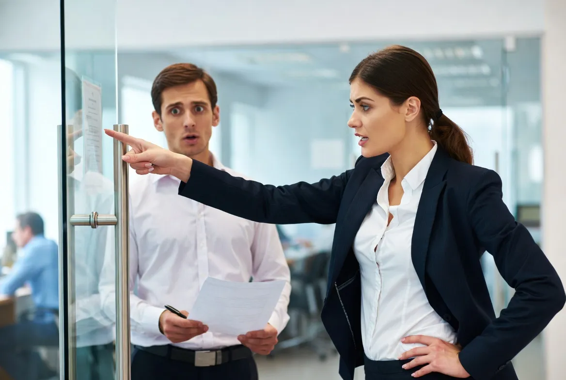 Despido por manipular el registro horario obligatorio: caso real del TSJM